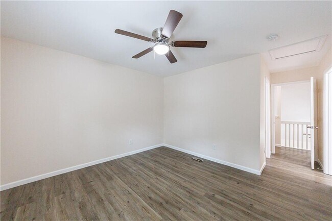 Building Photo - 1248 Falling Water Dr