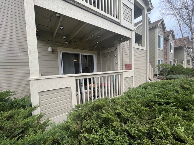 Building Photo - Great Condo Near Campus West