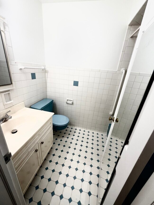 Building Photo - 26 Windsor Dr