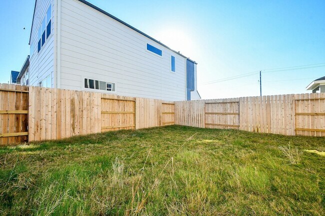 Building Photo - 2204 Via Laura Ln