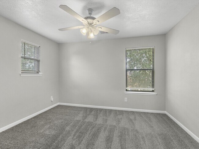 Building Photo - 6730 Crescent Creek Ln