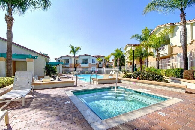 Building Photo - Beautiful Rancho San Diego Condo!