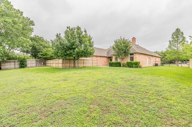 Building Photo - Beautiful 4 Bedroom Home in Ridgmar