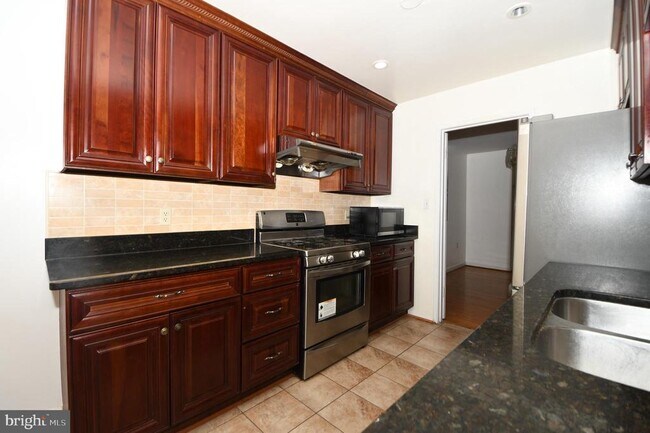 Building Photo - 8147 Inverness Ridge Rd