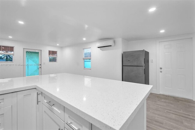 Building Photo - 2372 NW 34th St