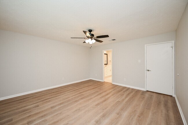 Building Photo - 2818 Green Fields Dr
