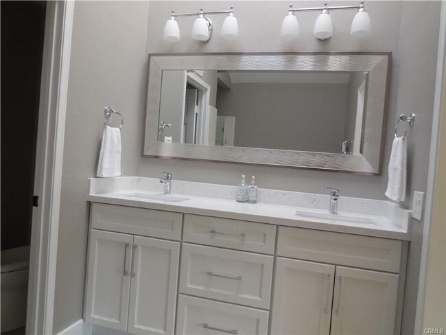 Building Photo - Pool Home 4 Bedroom