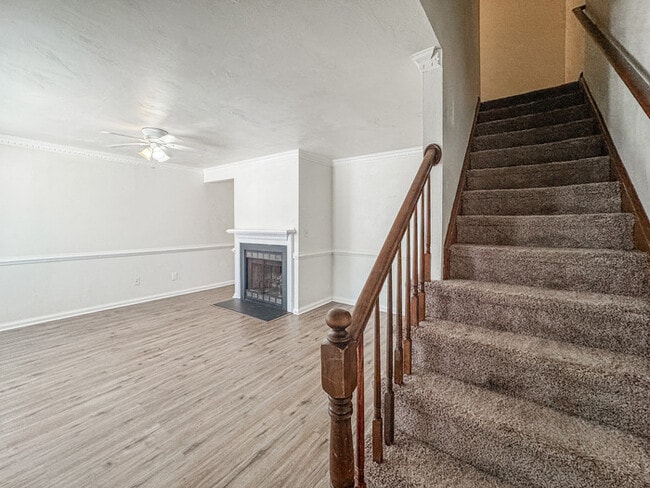 Building Photo - Charming 3 Bedroom, 1.5 Bathroom Townhome in Kempsville