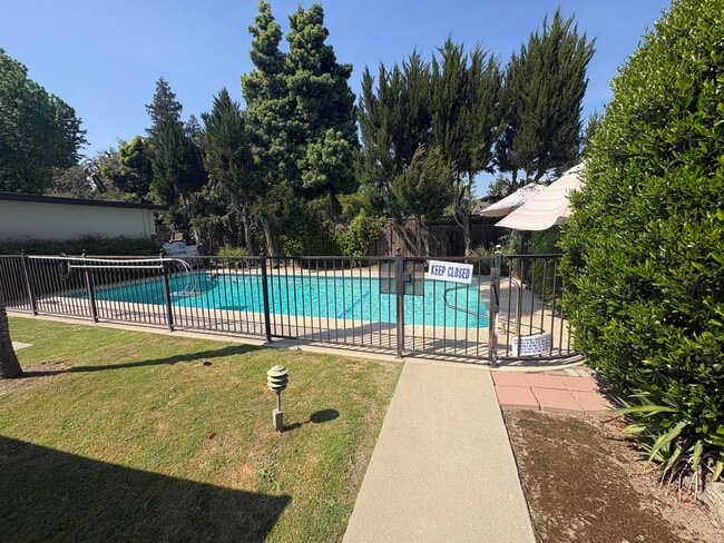 Building Photo - 4144