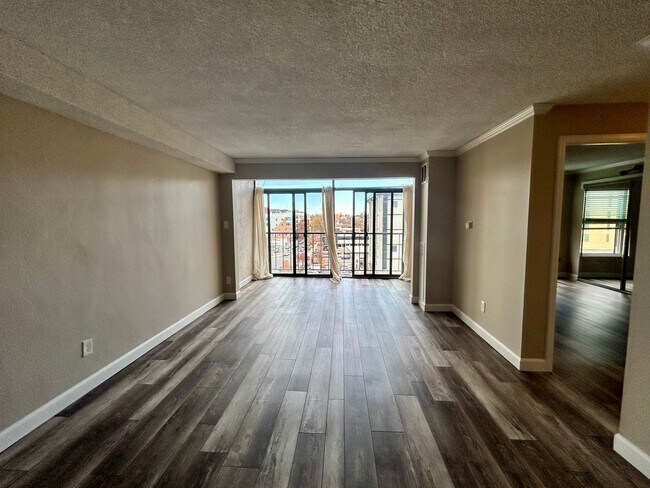 Building Photo - Beautiful 1-Bedroom Condo at Mountain Shadow Condominiums