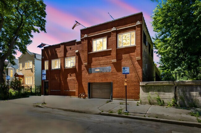 Building Photo - 1742 N Mozart St