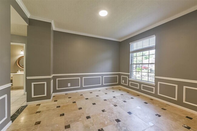 Building Photo - 2509 S Mission Cir