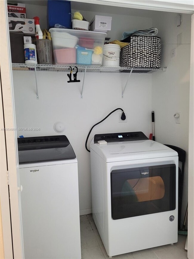 Building Photo - 1015 SE 24th Terrace