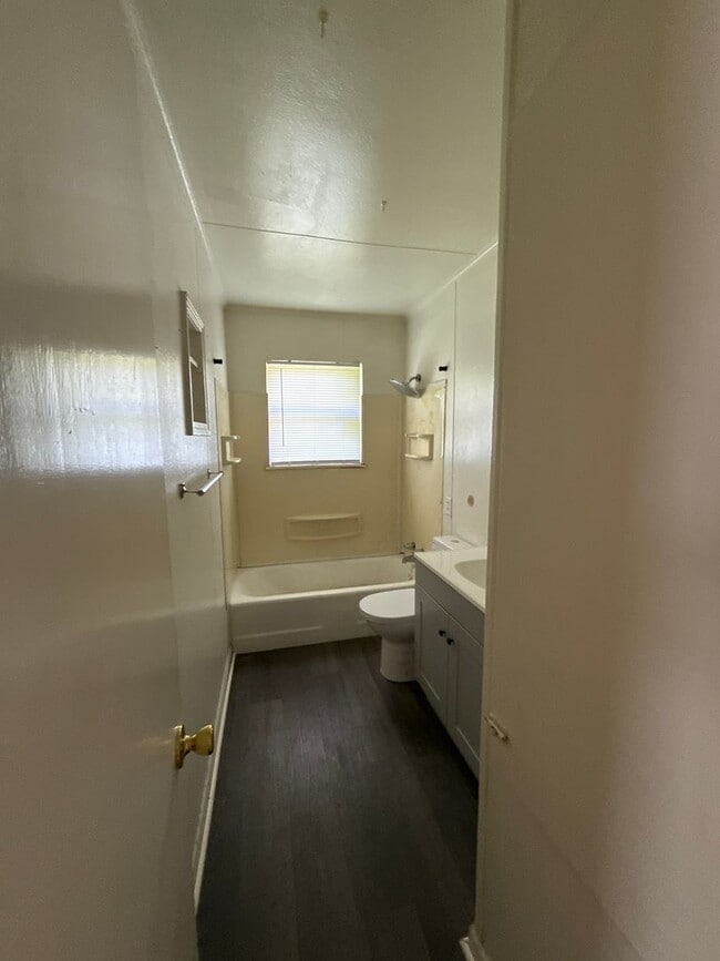 Building Photo - 3br 1bath bossier home great location! Fen...