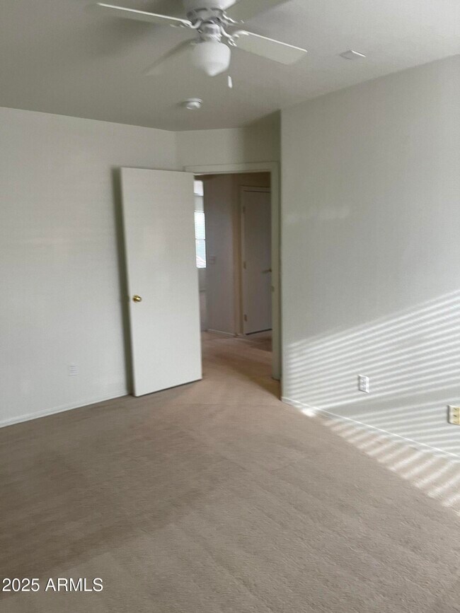 Building Photo - 800 E Cowboy Cove Trail