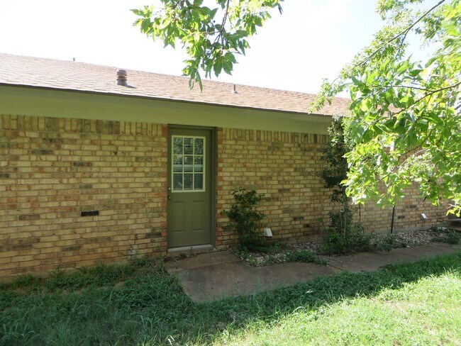 Building Photo - 2 bed 1 bath Duplex in Georgetown