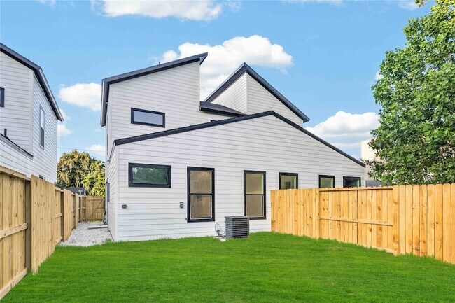 Building Photo - 4633 Mallow St
