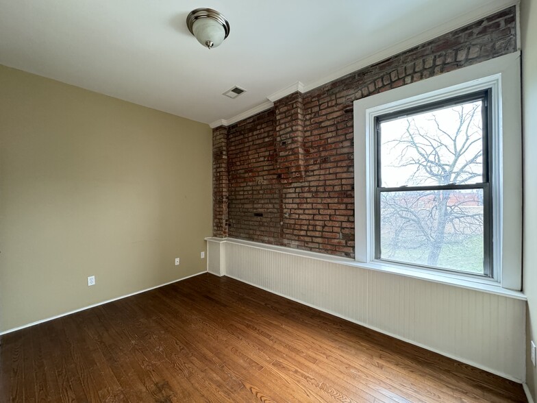 Building Photo - 501 N 6th St