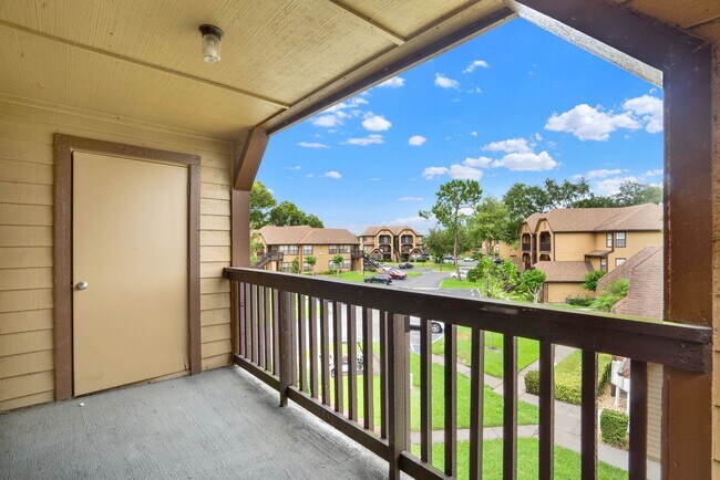 Building Photo - 1/1 Condo in Gated Lakefront Community of Altamonte Springs!