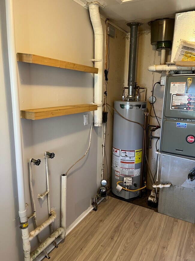 Laundry space - 1317 Washington Ave