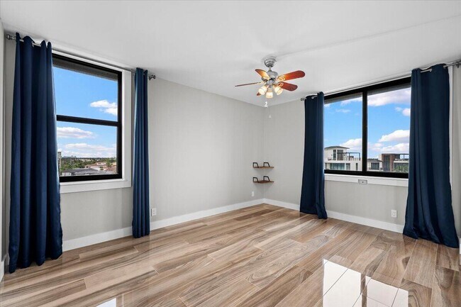Building Photo - 911 Ocean Dr