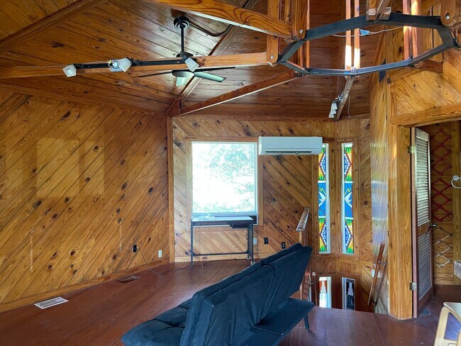 Building Photo - College Station - Lake Front Property - 3 bedroom / 1.5 bath - 2 story Home