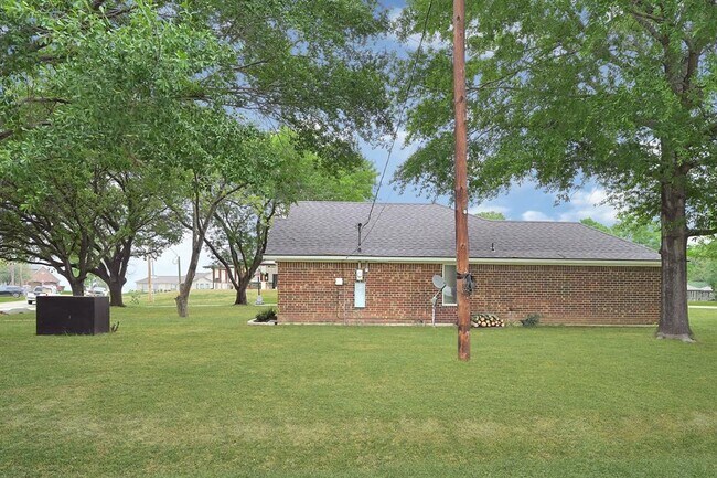 Building Photo - 14090 Waterview Dr