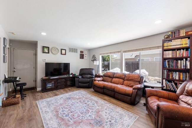 Building Photo - 907 Shadywood Cir