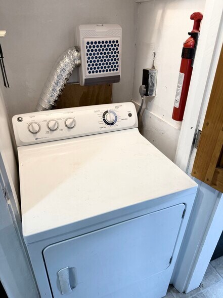 Building Photo - 1212 E Philadelphia Ave