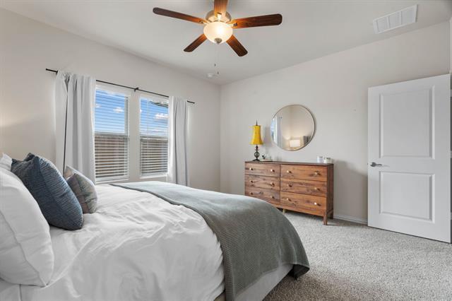 Building Photo - 207 Greenbriar Dr