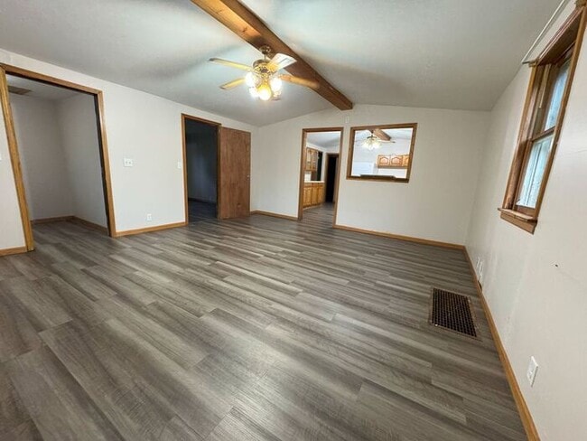 Building Photo - 3 Bedroom House, Clinton