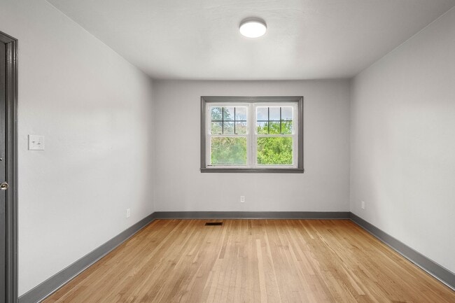 Building Photo - Stunning 3 bedroom home in Pittsburgh avai...