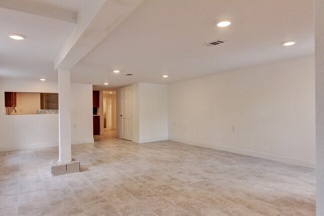 Building Photo - 2107 General Taylor St