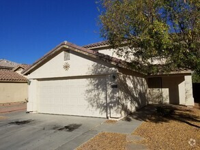 Building Photo - Large 4 Bedroom- El Mirage