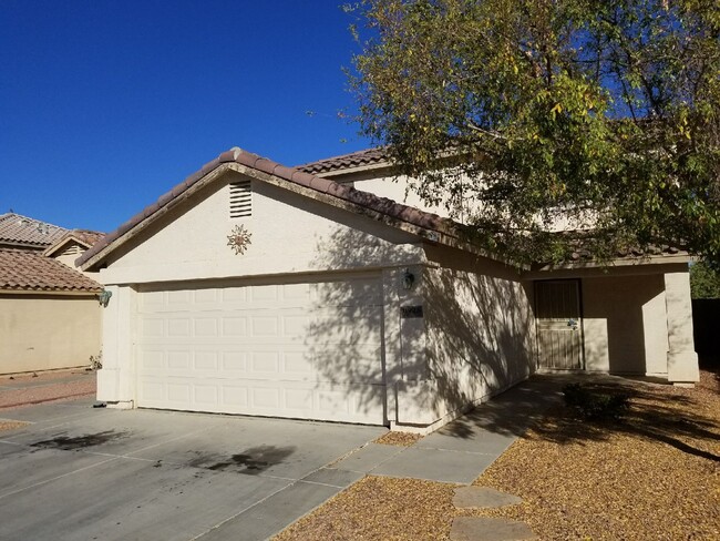 Primary Photo - Large 4 Bedroom- El Mirage