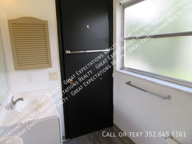 Building Photo - 3915 SW 139th St Rd