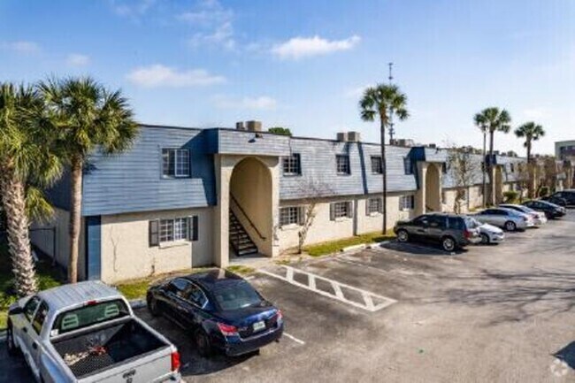 Building Photo - 5319 Sumerset St
