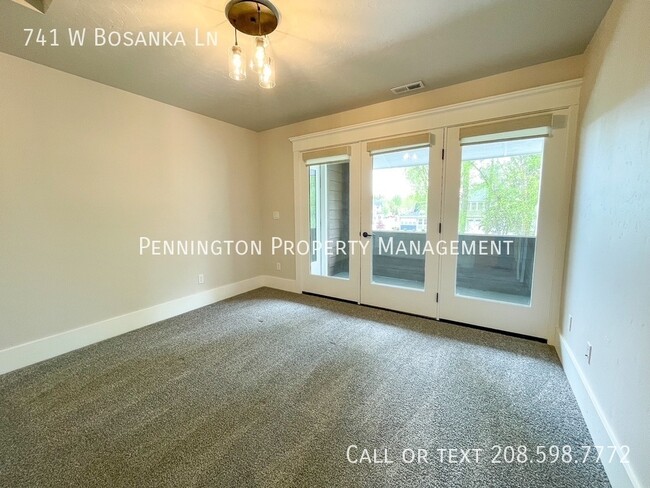 Building Photo - 741 W Bosanka Ln