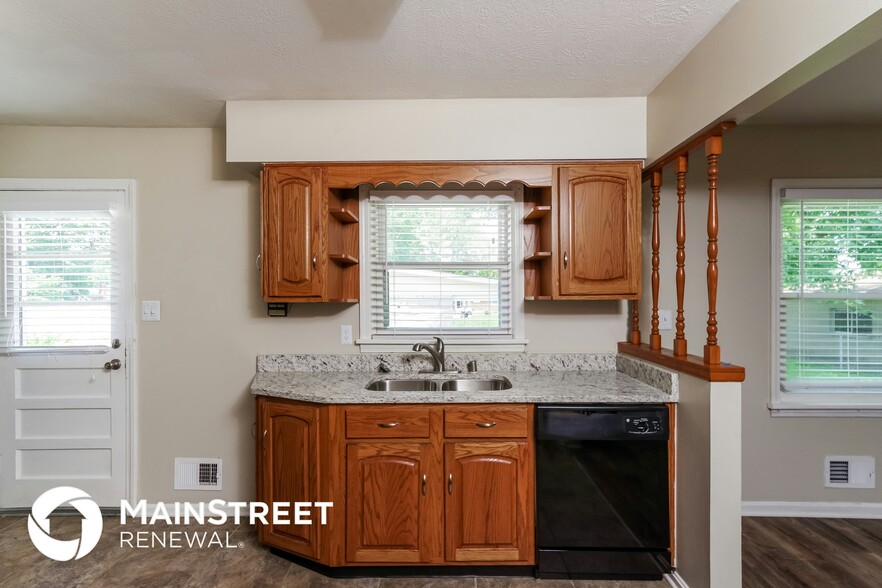 Building Photo - 8003 Canna Dr