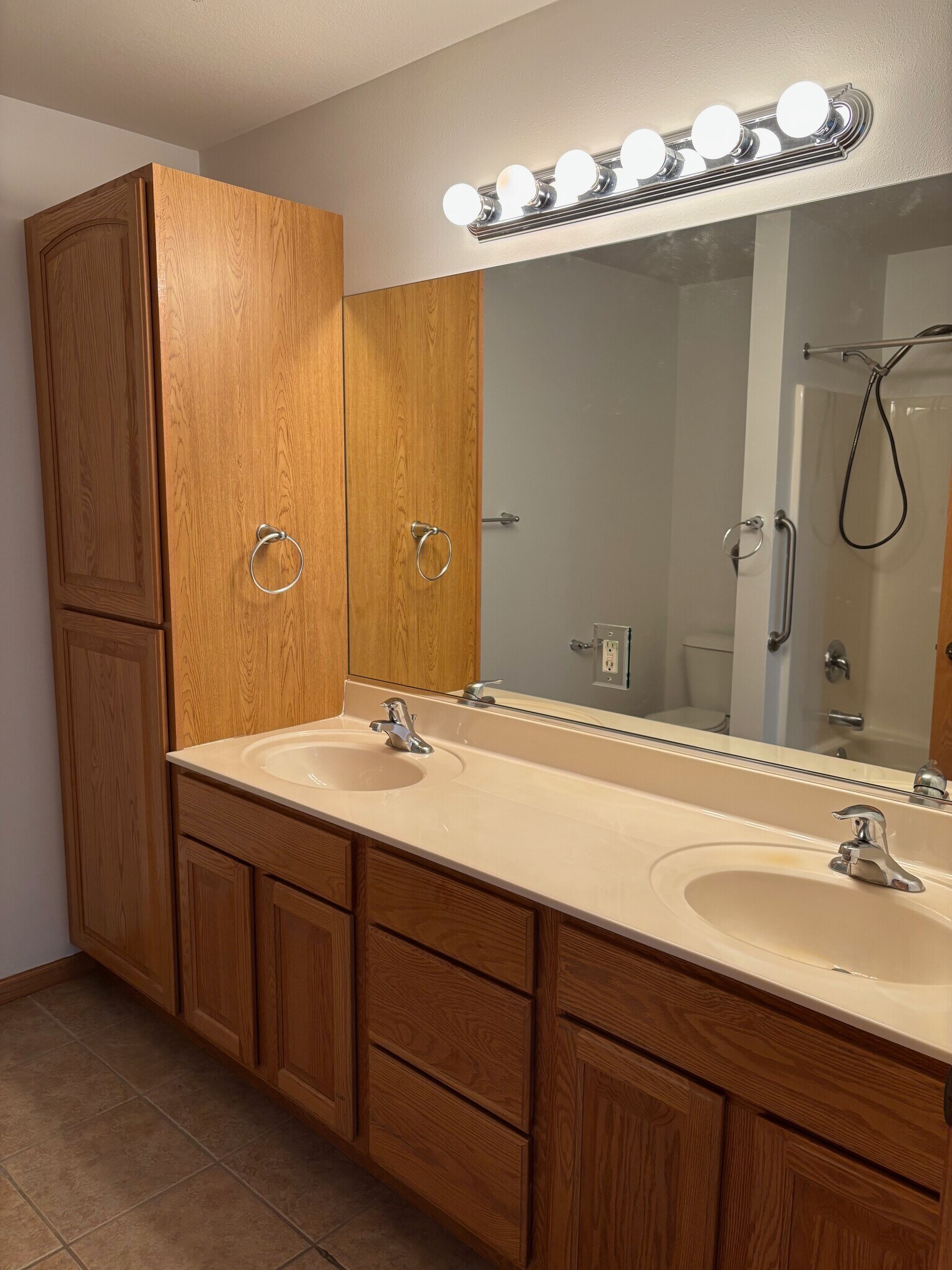 Building Photo - 3634 Calvert Rd