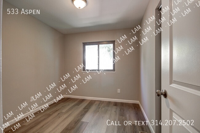 Building Photo - 533 Aspen Dr