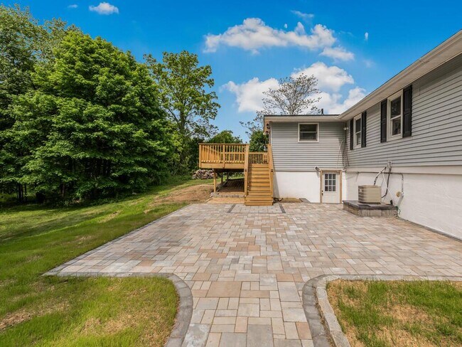 Building Photo - 3 Idlewild Dr