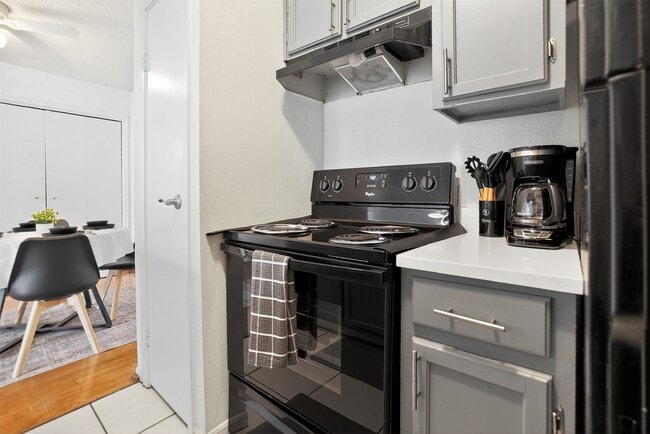 Building Photo - 3770 Lovers Wood Ln