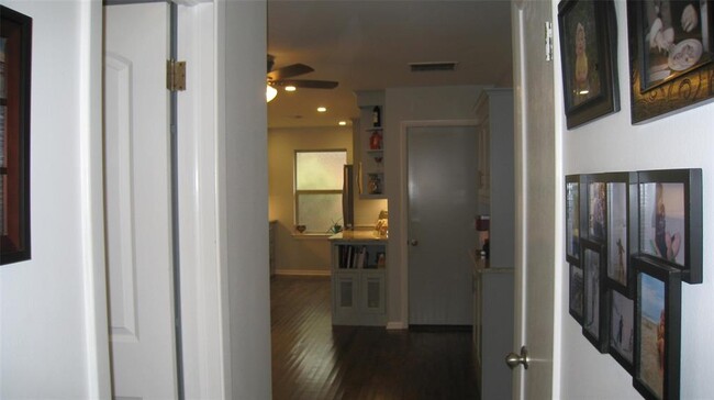 Building Photo - 2005 Redwood Pl