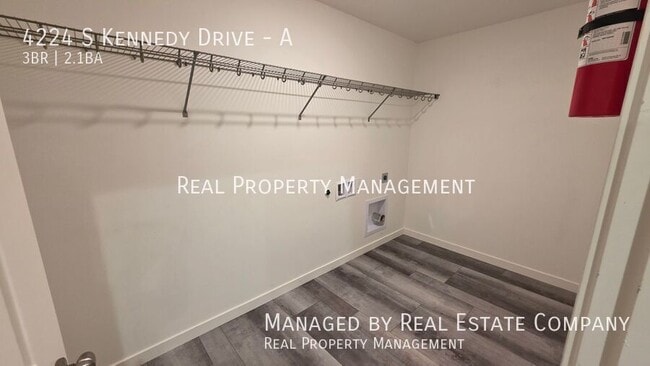 Building Photo - 4224 S Kennedy Dr