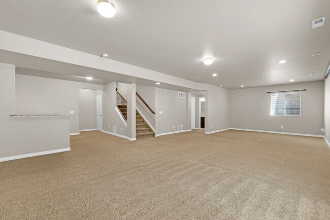 Building Photo - Beautiful home available to move in 08/04/...