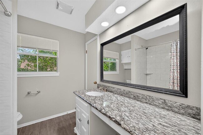 Building Photo - 663 Ravensworth Dr