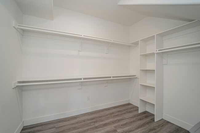 Building Photo - 4532 St Charles Pl