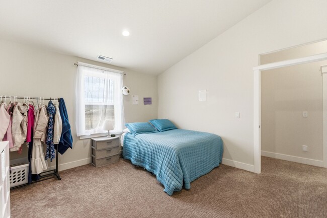 Building Photo - 415 E Earl St