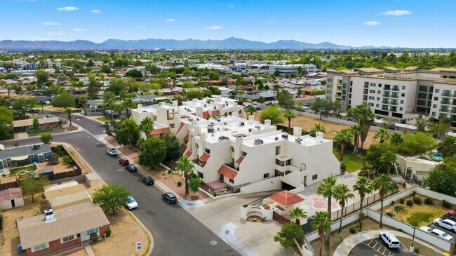 Building Photo - Central Phoenix Gem! Private Patio, Gated, Pool + Underground Parking